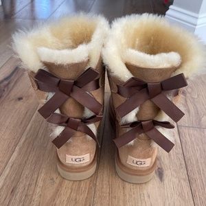 Bailey Bow II UGG Boots Size 9